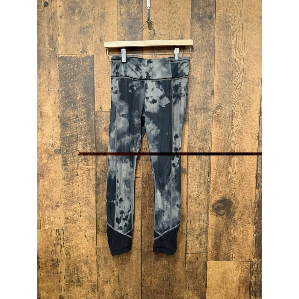 Lululemon Pace Queen Tight Blooming Pixie White Black Size 4 EUC